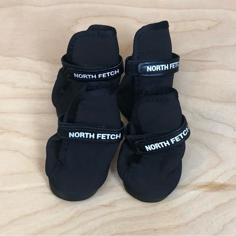 North Fetch Black Dog Boots Sz Small 5X4 cm Protect Pows.